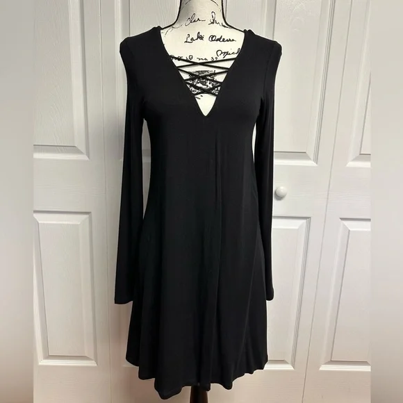 Lace up v-neck long sleeve trapeze dress